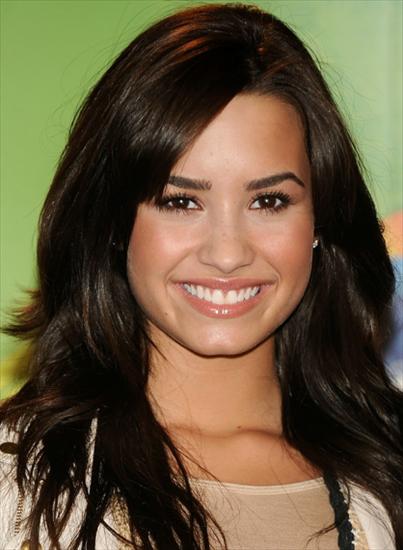 Demi lovato - demi-lovato-headshot-1.png