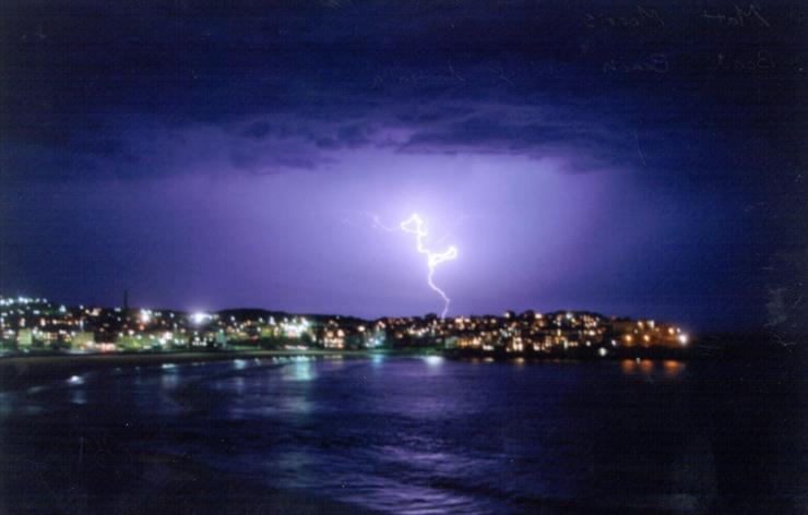 Chmury, krajobrazy - AUSTRALIA - Storm in Bondi - Matt Morris_jpg.jpg