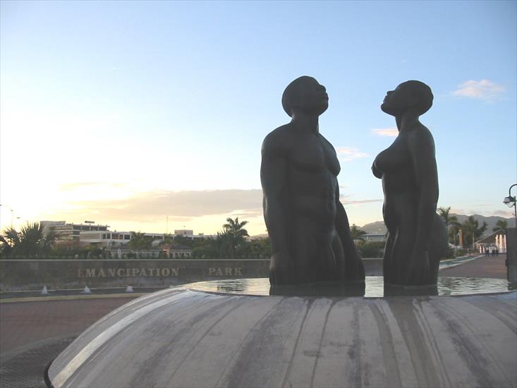 ona i on - karaiby Kingston_Emancipation_Park-Statues.jpg