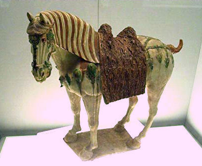 Sztuka chińska - Figurka ceramiczna z koniem z okresu Tang.jpg