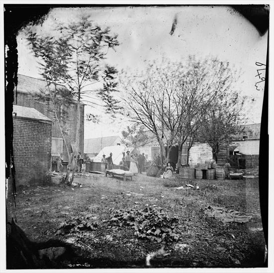 Obóz wojskowy - Fredericksburg, Va. Cooking tent of the U.S. Sanitary Commission.jpg