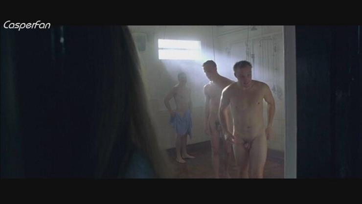 aktorzy17 - Laurence Fox gets naked in The Hole3.JPG