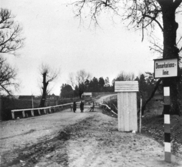 0 - wrzesień 1939 - Na zdjęciu - granica ZSRR i Niemiec po ataku sowieckim na Polskę.bmp