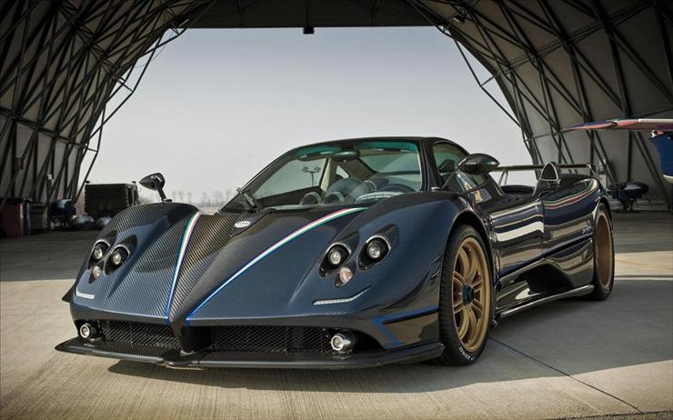 Samochody - Pagani-zonda-Tricolor-2011-widescreen-10.jpg