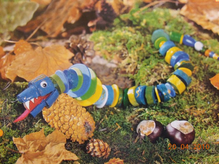 jesień - wąż z koralików.JPG