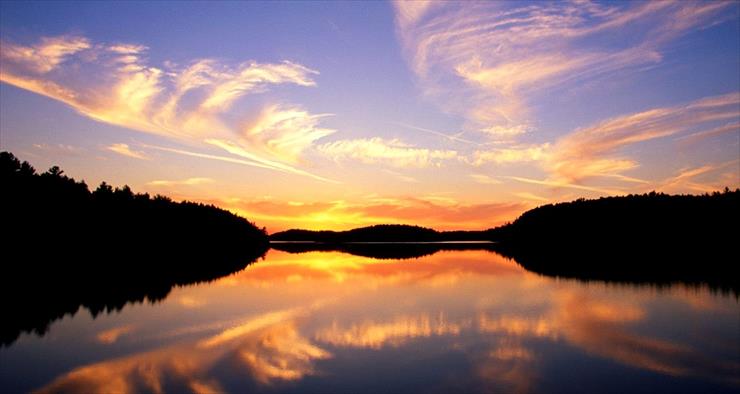 Kanada - Sunset Over Quetico Lake, Ontario, Canada.jpg