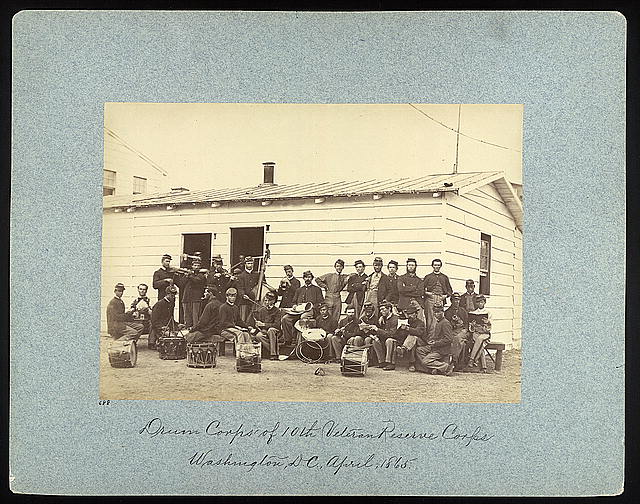 Żołnierze - libofcongr279 Drum corps of 10th Veteran Reserve Corps, Washington, D.C., April, 1865.jpg