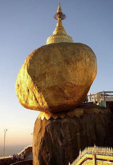 CIEKAWE ZDJĘCIA - The Golden Rock Burma.jpg
