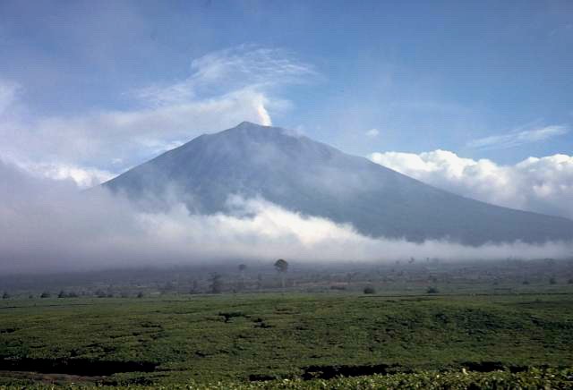 Indonezja - wulkan Gungung Kerinci.jpg