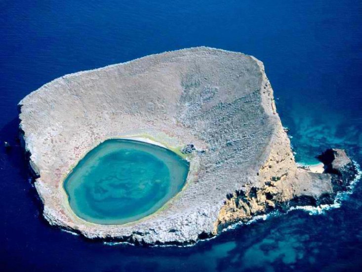Świat jest piękny - Blue lagoon Galapagos island, Ecuador.jpg