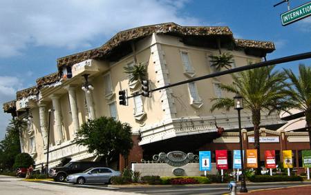 Domy postawione na głowie - Orlando, USA.jpg